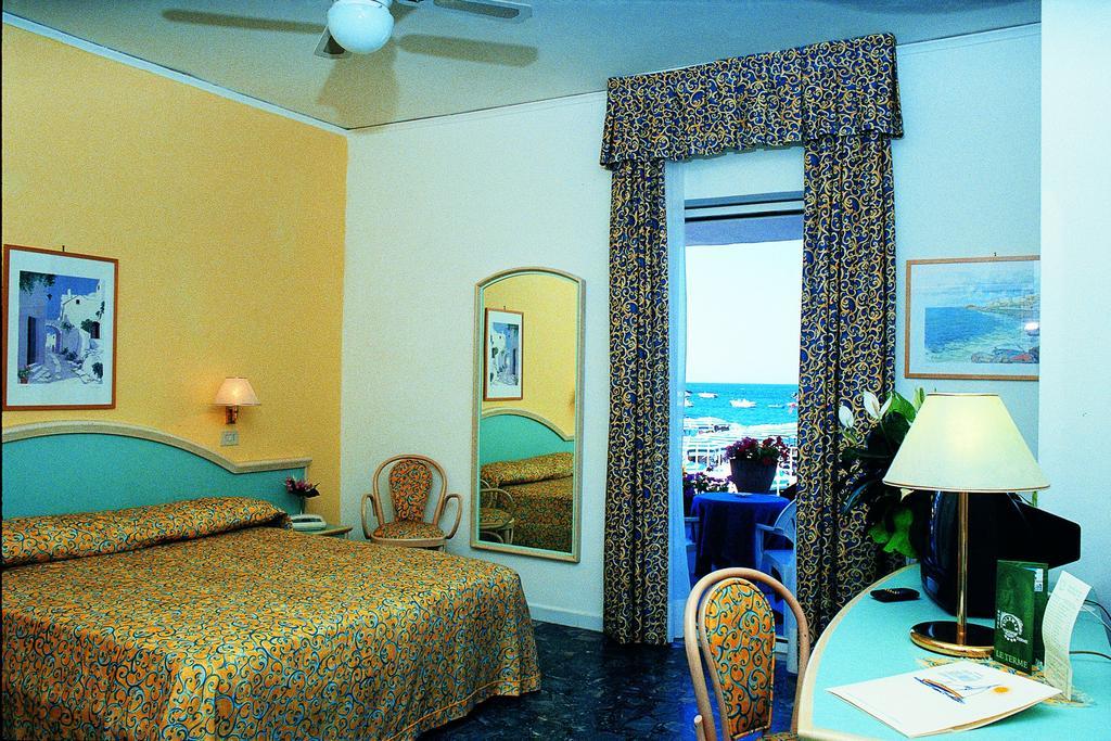 Hotel Solemare Beach & Beauty Spa Ischia Room photo